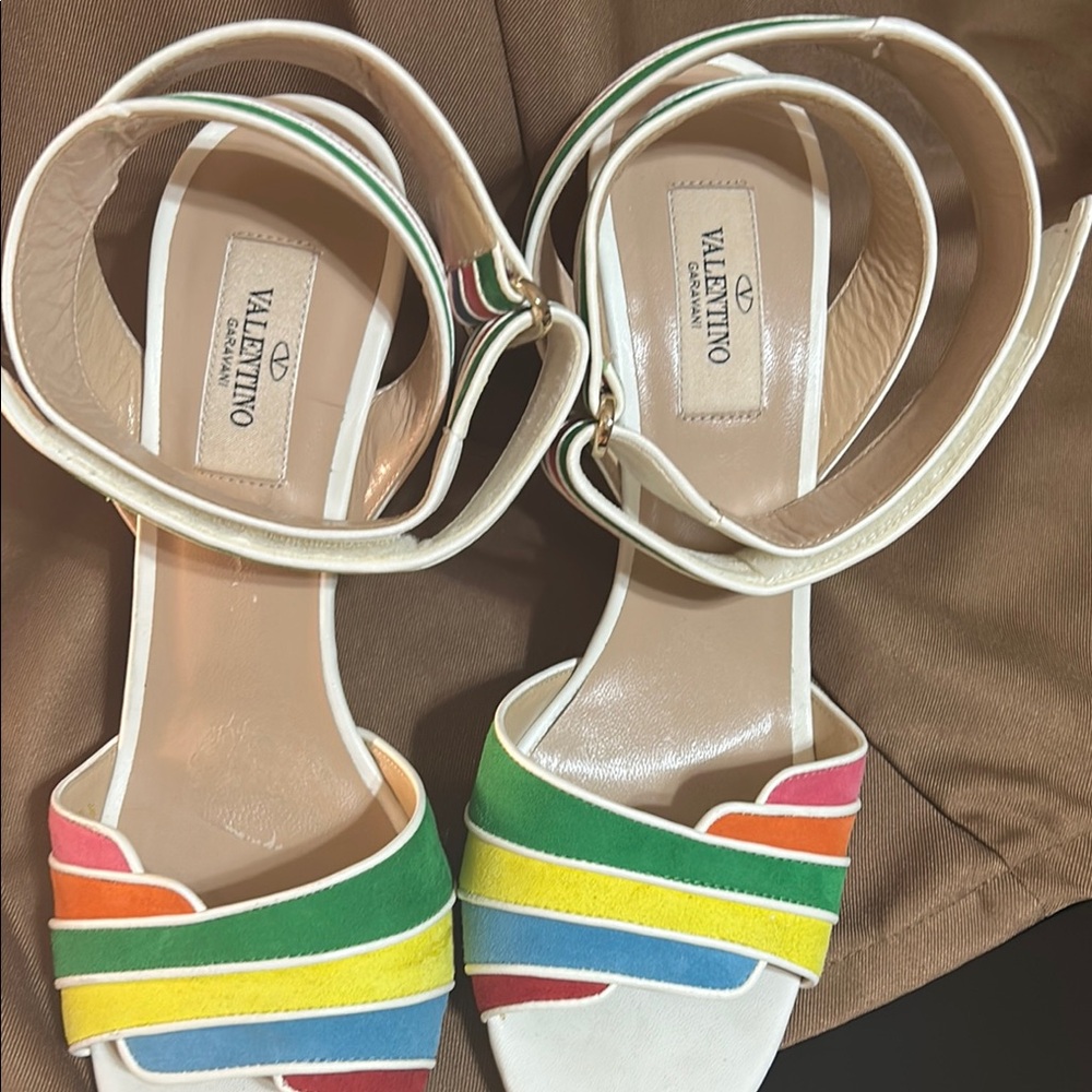 Valentino Red and Green Heels Vibrant Elegance - Picture 2 of 6